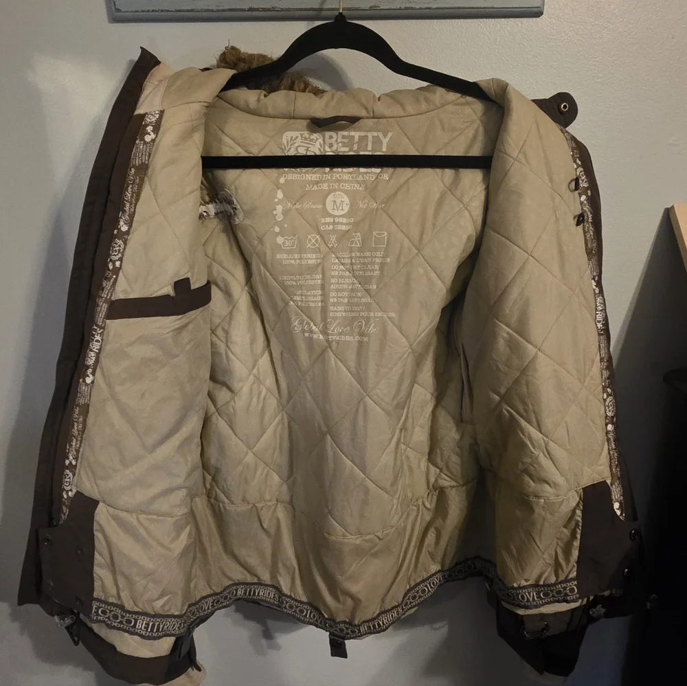 Betty Rides Snowboarding Jacket - Picture 3 of 5